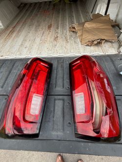 2019-2022 Denali Taillights one is broken