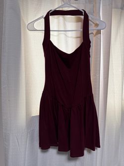 Short burgundy dress with open back