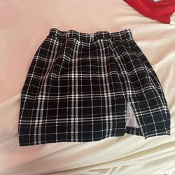 black and white mini skirt 