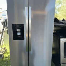 04/18/24- Whirlpool stainless steel fridge 