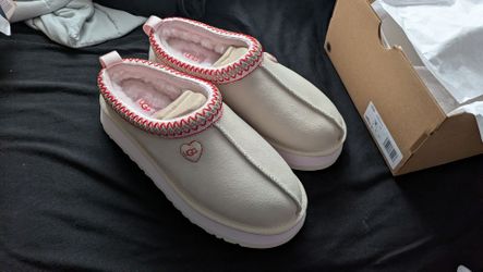 Tazz Love '26 UGGs - Open Box