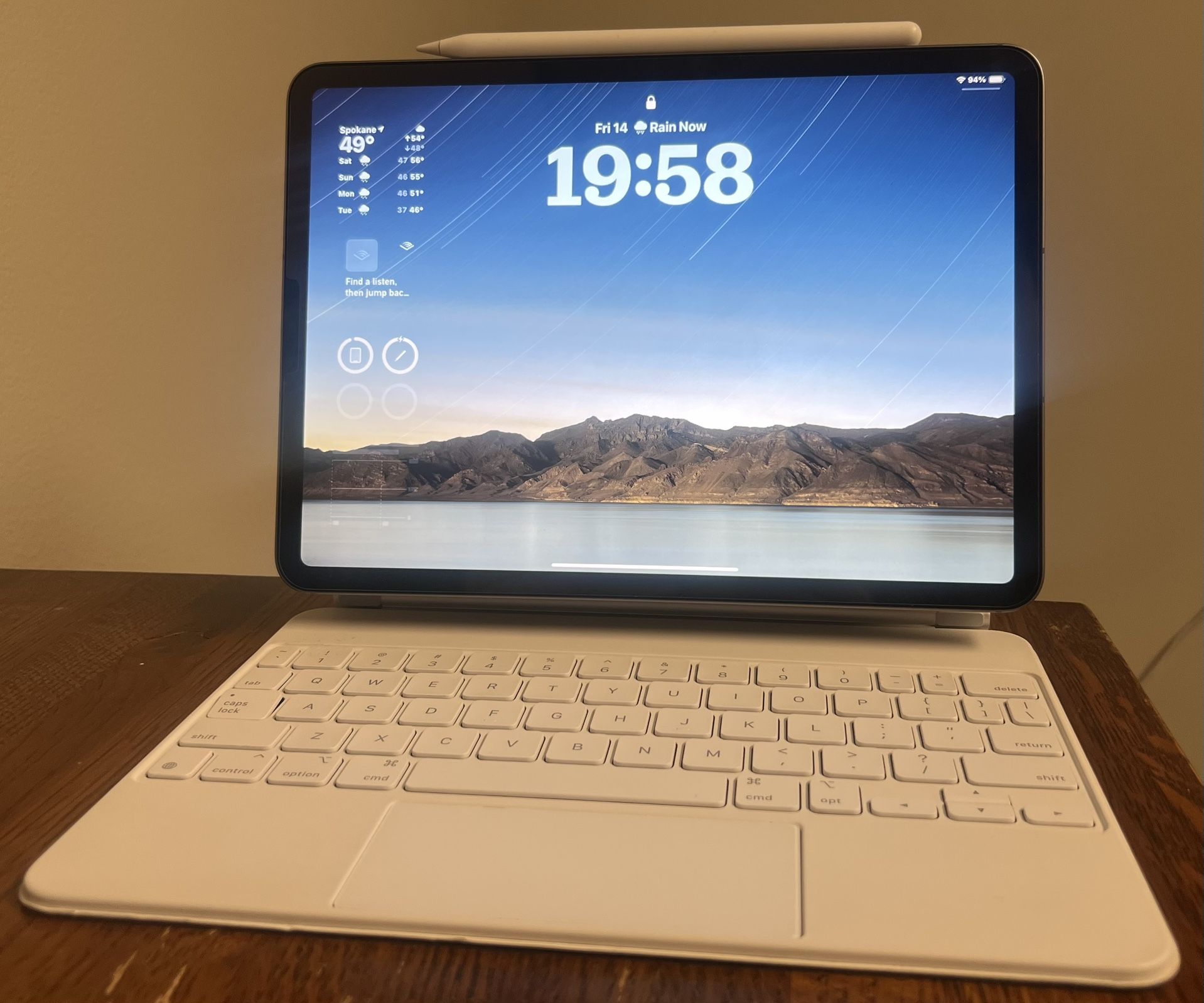 M2 iPad Pro 11-inch (Cellular) Bundle - Magic Keyboard & Pencil 2