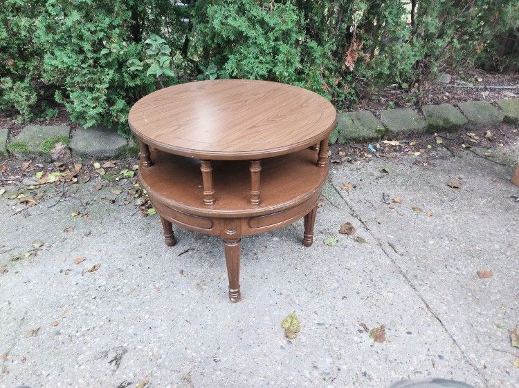 Round Wood Table 21 Tall X 25