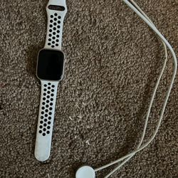 Apple Watch series 8    44mm