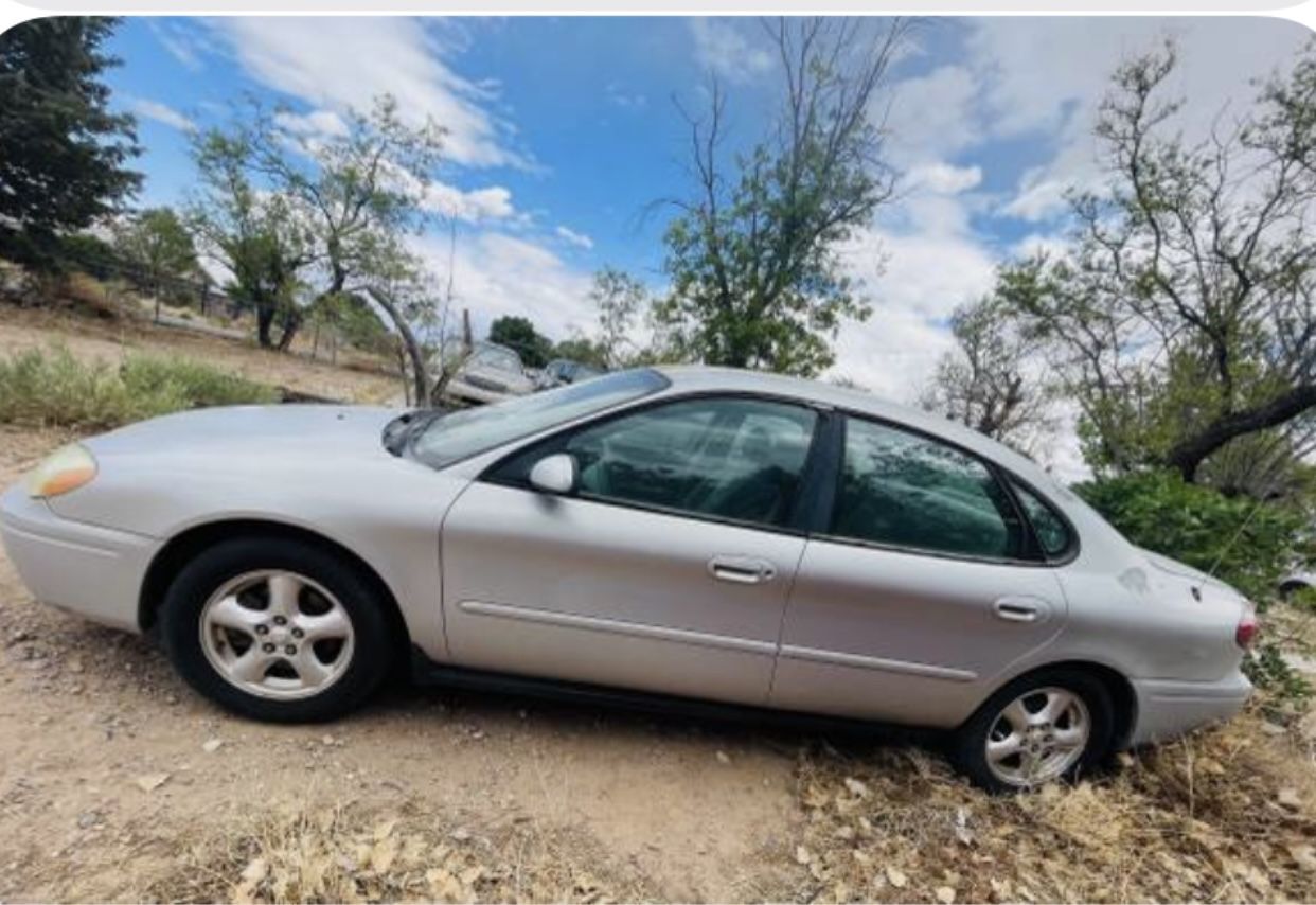 2004 Ford Taurus