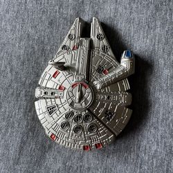 Galaxy's Edge Star Wars  Millennium Falcon Metal Magnet Bottle Opener 