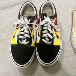 Vans - U.S Womens Size 7.0 (with The Box)