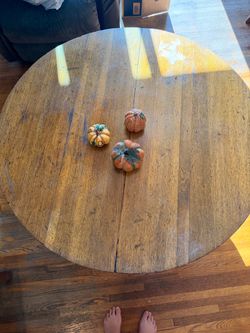 Antique Oak Quarter Sawn PedestalTable