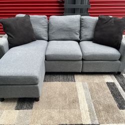 Sectional Reversible Couch!! Delivery Available 🚚!! Dimensions: 78” Length x 32” Height x 30” Depth ( 53” Depth Chaise)