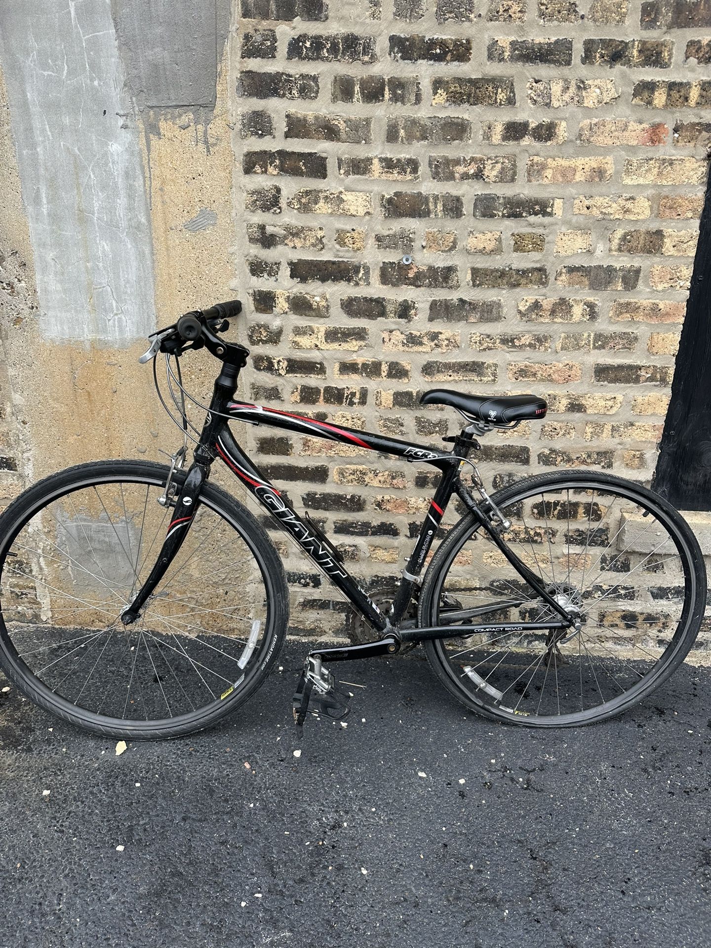 GIANT Hybrid Bike (read description)
