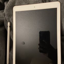 2018 IPad 6th generation 32 gb + Apple Pencil