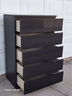 DRESSER