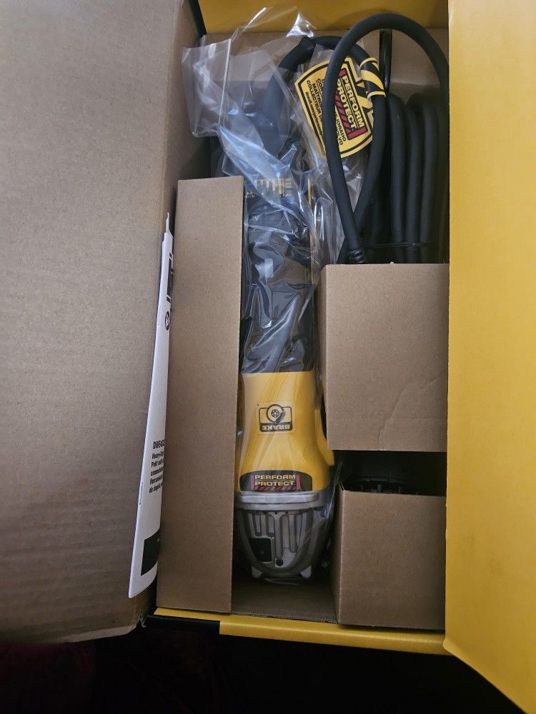 DeWalt DWE46253 5" Brushless Surfacing Grinder Kit with Kickback Brake