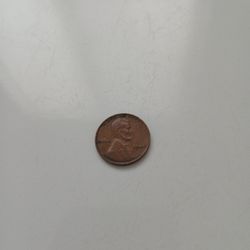 1940 Penny  No Mint Mark Error + Letter L is Touching Rim.