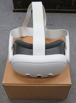 Oculus Meta Quest 3 VR Headset 512gb w/ Box & Controllers