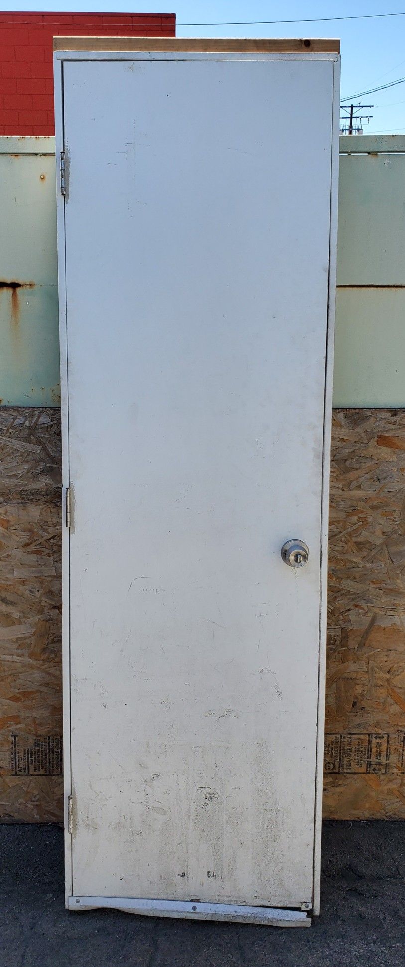 Door with Door Knob (Narrow Door)