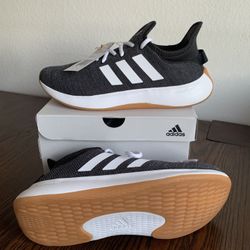 New Women Adidas Shoes Size:8  Tennis Adidas Nuevos De Mujer Talla:8  $45** Pick Up Oxnard, CA 93033 *Cash or ZELLE for payment Only* 