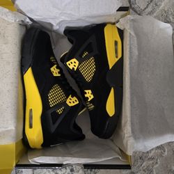 Air Jordan 4 Reto GS Thunder 