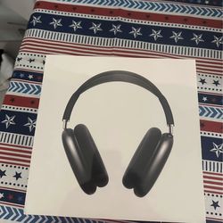 AirPod max Gen 2 USBC Brand new sealed $260 Also can be delivered.