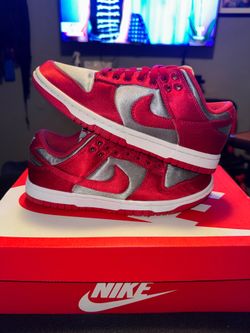Nike dunk low “Unlv” size 6W/4.5Y