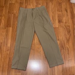 Dockers Khaki Relaxed Fit 36/30