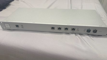 Ubiquiti UniFi Security Gateway Pro (USG-PRO-4) 1U Rackmount Router