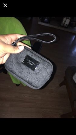 Michael kors wristlet