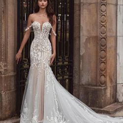 Off the Shoulder Mermaid Wedding Dress with 3D Lace