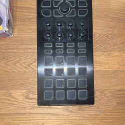 Behringer CMD DC-1 MIDI Controller 