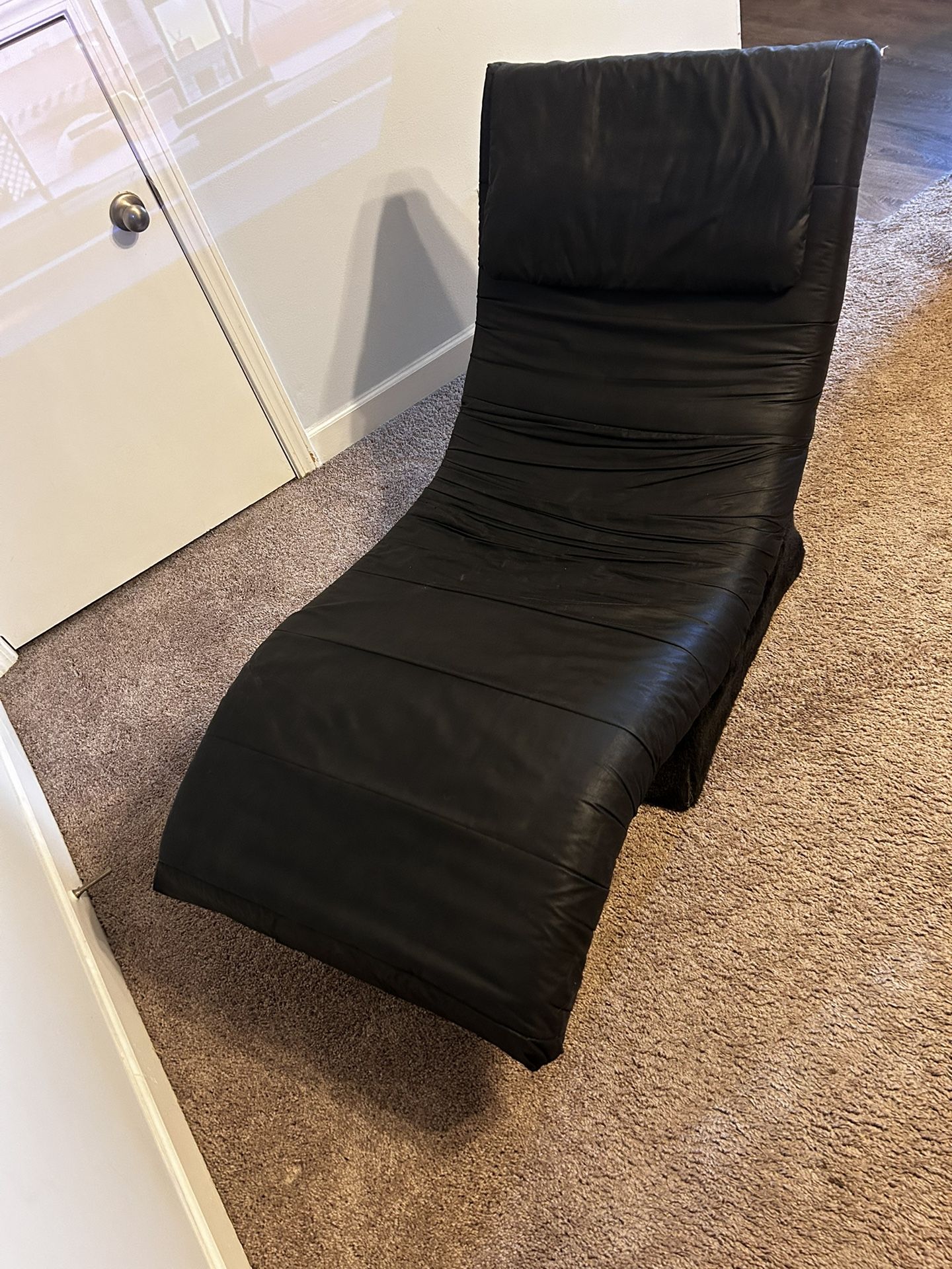 Modern Black Lounge Chair 
