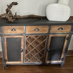 Wine Cabinet - Table