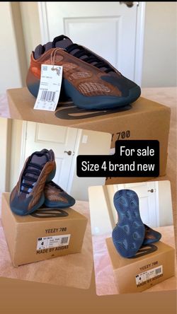 Yeezy 700 size 4