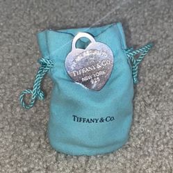 TIFFANY & Co. Return To Tiffany Heart Tag Pendant