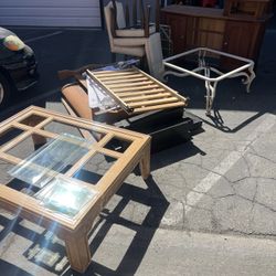 Free Furniture 