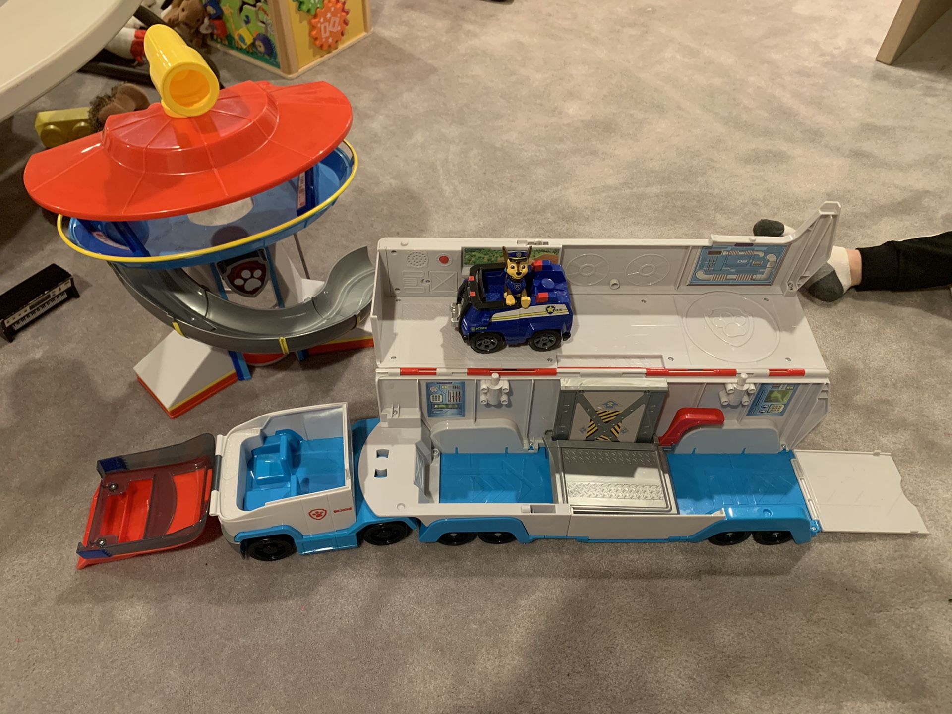 Paw patrol semi and look out play set.