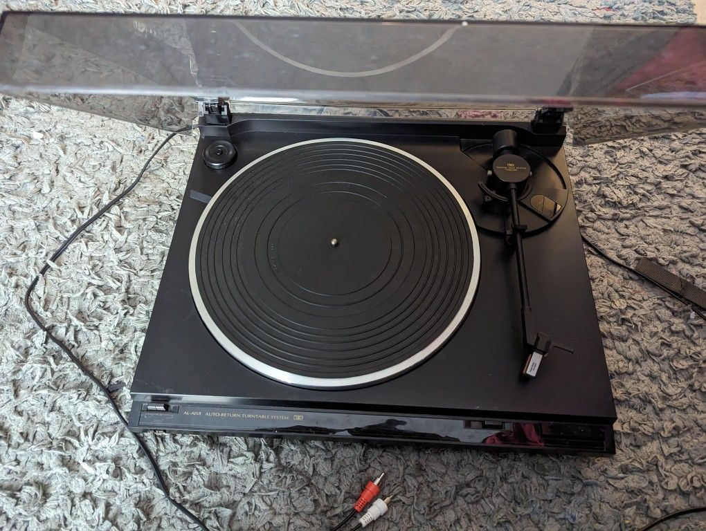 JVC Auto Return Turntable System with Amps