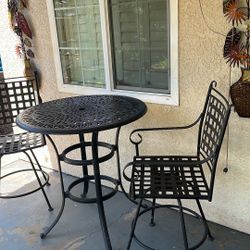 Bar And 2 Stools 