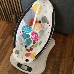 mamaRoo® multi-motion baby swing With Smart Connectivity
