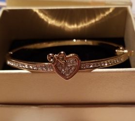 Ladie's Heart Bangle Bracelet