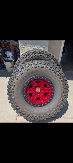 Cooper Discoverer STT Pro Mud Terrain Tire on Beadlock Wheel