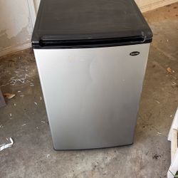Mini Fridge 
