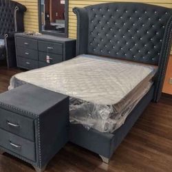 New 4pc bedroom set in box 899