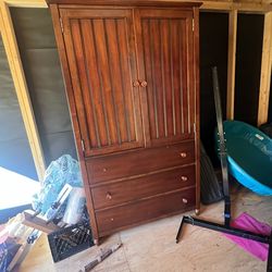 Pier1 Armoire