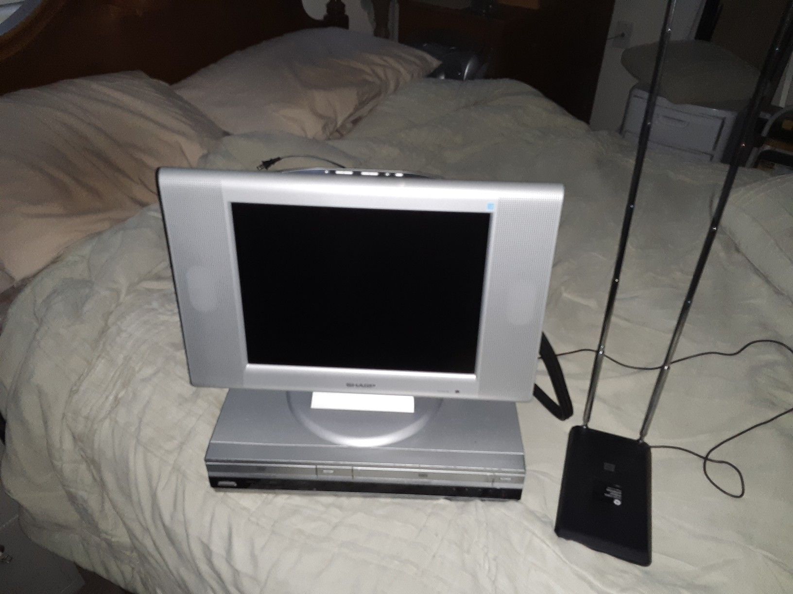 15 inch LCD TV with a combo vcr and DVD Sony