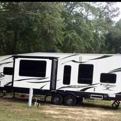 2012 Keystone Fuzion *** PENDING ***