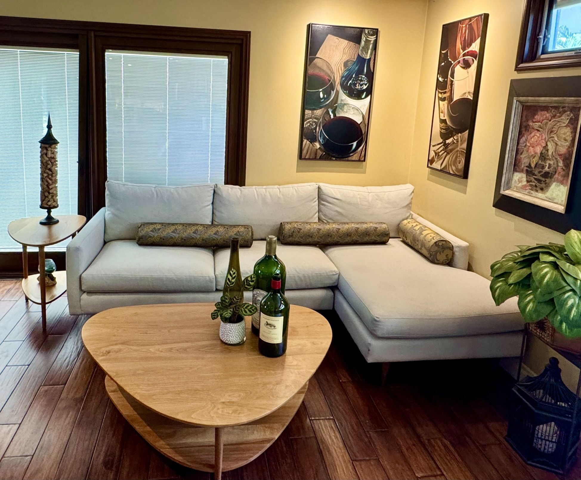 “ROOM & BOARD” Gorgeous “Jasper” sectional couch in light gray with walnut legs. Great condition!