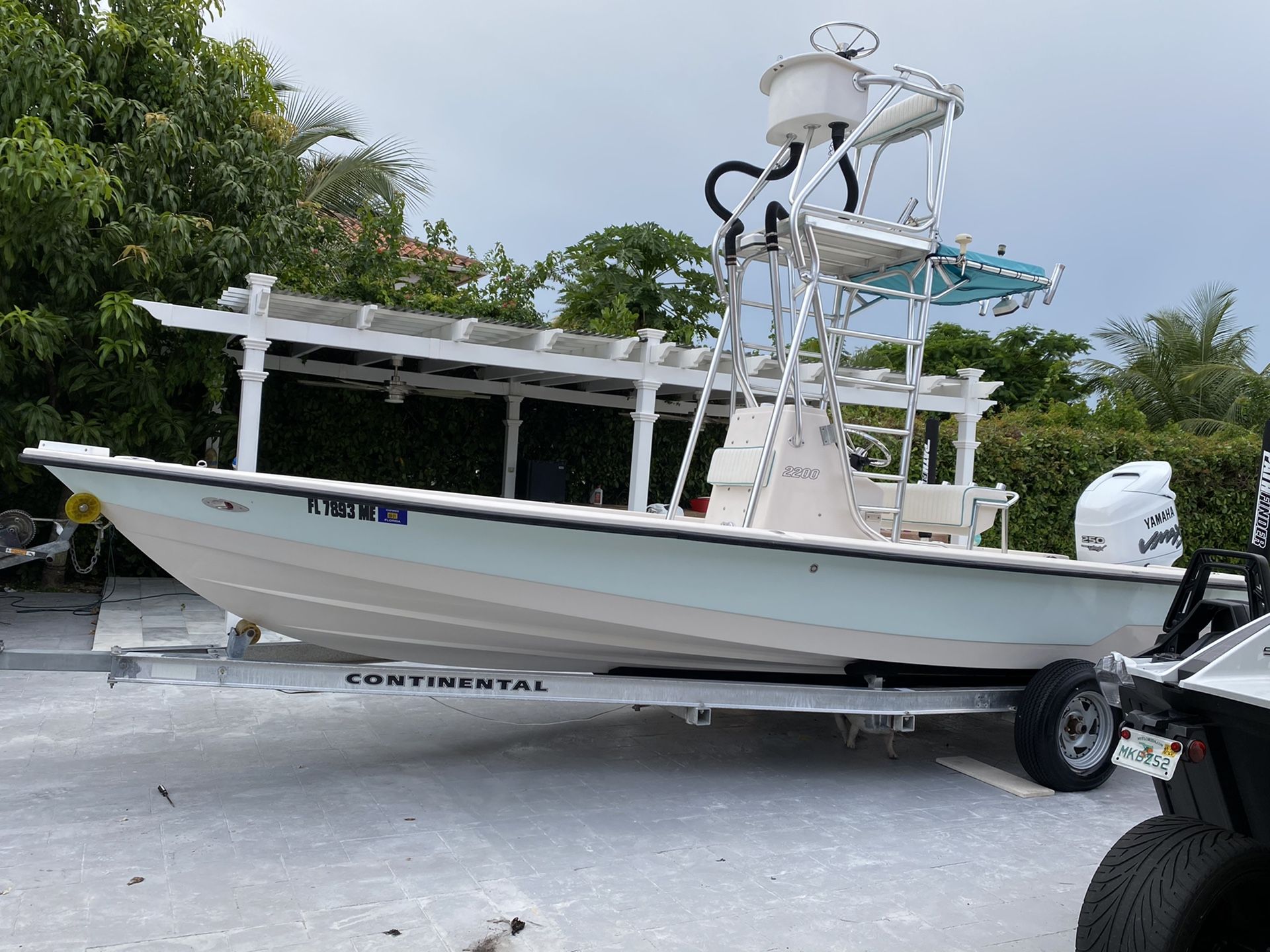 PATHFINDER 2200V 23FT BAY BOAT 2ND STATION