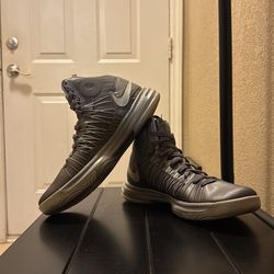 Nike Lunarlon basketball shoes