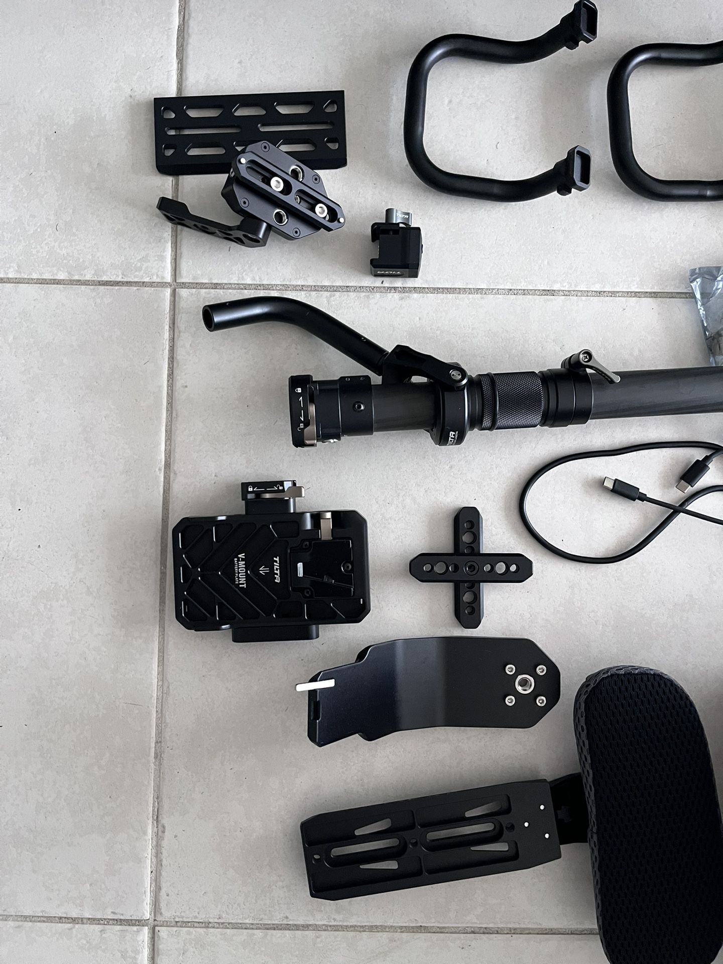 Tilta Float Handheld Gimbal Support System V mount Battery Plate