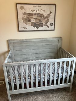 Baby / toddler crib / bed